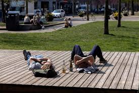 Varm weekend indledes med solrig 1. maj og slutter med byger