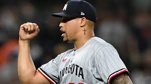 Phillies trade for Twins star closer