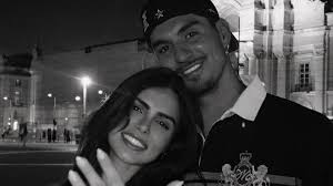 Gabriel Medina e Isabella Arantes ficam noivos e famosos celebram: "Fofos"