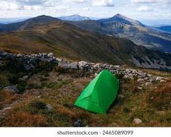 Зображення: camping near Shpytsi mountain, Ukraine