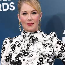 Christina Applegate debuta en Instagram mostrando su lucha contra la esclerosis múltiple