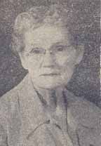 Mother of Agnes: Mrs. Levi Pitts born 2/17/1877 at Melbourne, Ark. daughter of John Helm, lived with son Tom ... - adams_pitts_mrswl