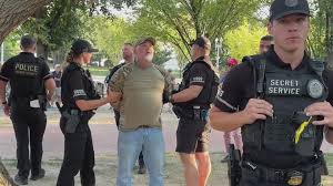 Flag Flambé! Veteran Charged After White House Protest - Imagen principal del artículo