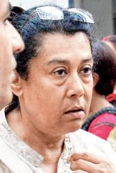 Sharmila Chatterjee before her father&#39;s funeral on Friday; (below) family and friends on the balcony of 17 Bipin Pal Road, where Ranjit Chatterjee was found ... - 23metbibhash2_215417