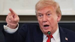 Guerra Comercial EEUU-China: Trump Amenaza con Aranceles del 100%