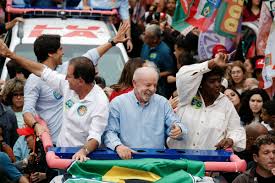 De olho em avanço de Flávio no Rio, Lula faz campanha em São Gonçalo ao lado de Eduardo Paes