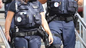 Elle voyage sans billet dans le train : à Lyon, elle s'enferme dans les toilettes avant de frapper un policier