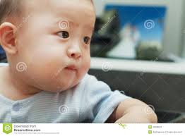 Foto del primer de la expresión asiática linda hermosa del bebé - foto-del-primer-de-la-expresi%25C3%25B3n-asi%25C3%25A1tica-linda-hermosa-del-beb%25C3%25A9-33508523