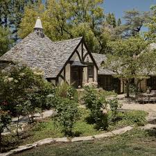 1920s Home Once Owned by the Director of ‘Casablanca’—and Later Gene Hackman—to Hit the Market