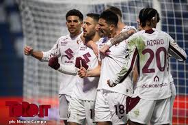 Le ultime dall’Olimpico: panchina per Maripan, in attacco Adams e Simeone