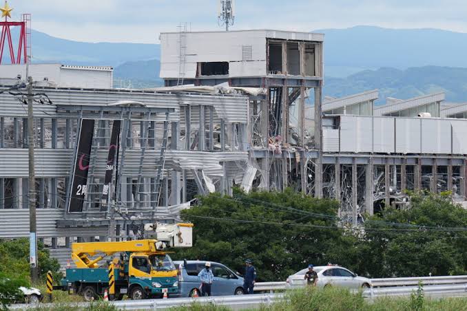 Magnitude 7.1 earthquake hits Japan's Kumamoto prefecture, injuring at least 62 and causing four confirmed deaths at Aeon Mall.