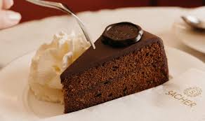 Sachertorten aus dem Supermarkt hängen das "Original" ab