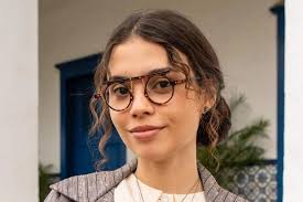 A Nobreza do Amor: Ana Maria chama atenção de galã antes de transformação