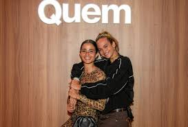 Nanda Costa posa coladinha a Emilie Rey no Rock in Rio e confirma novo amor