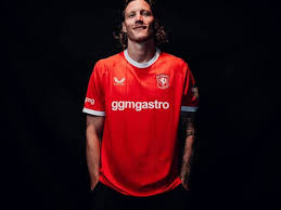OFICIAL: Wout Weghorst assina pelo Twente