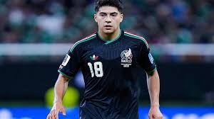 Deportivo Alavés and Feyenoord Lead the Race for Obed Vargas Loan