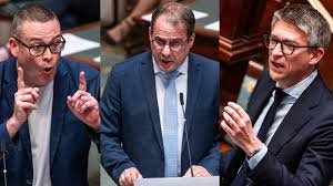 Nouveau report de la loi-programme (qui plafonne l’indexation des salaires) à la Chambre, dans un chaos certain