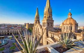 GDL celebra 484 años con mañanitas, chocolate, picones y homenaje a Beatriz Hernández