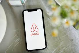 Airbnb Lifts 2026 Outlook Again on Robust US, European Travel
