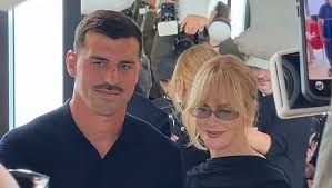 “C’est une expérience de malade, un autre monde” : quand Bourdeau assiste à un défilé Chanel aux côtés de la star américaine Kidman