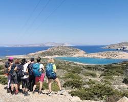 Immagine di Traversata trekking di Amorgos e ritorni indietro nel tempo  Grecia