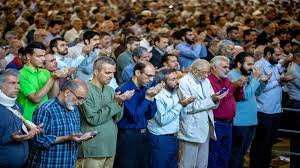 اقامه نماز عید قربان به امامت آیت‌الله خاتمی در دانشگاه تهران