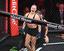 Ronda Rousey fatura mais de R$ 655 mil por segundo em vitória sobre Gina Carano
