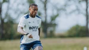 Palmeiras demonstra interesse e consulta zagueiro que joga Premier League