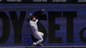 Yanks' Jasson Dominguez carted off after crashing into wall