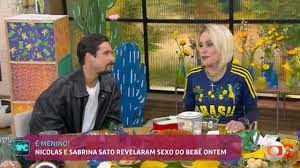 Ana Maria Braga se emociona ao experimentar bolo do chá revelação de Sabrina Sato e Nicolas Prattes