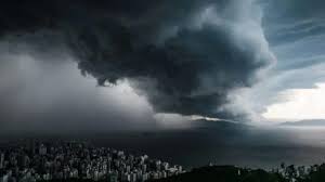 Defesa Civil sobe alerta e coloca regiões de SC em risco muito alto de alagamentos e enxurradas