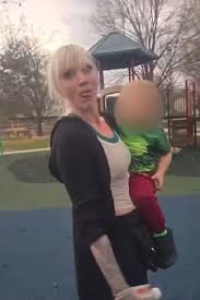 Mãe Racista Filmada Insultando Criança Negra: Julgamento Marcado!