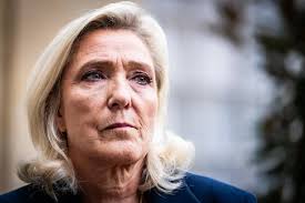 Elle veut éviter une "élection de rejet": Marine Le Pen préfère un duel face à Édouard Philippe plutôt que Jean-Luc Mélenchon en 2027