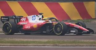 Juan Pablo Montoya says Lewis Hamilton loses focus when battling in midfield