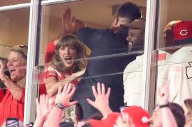 Taylor Swift Jumps for Joy with Jason Kelce After Husband Travis Kelce Completes Massive 59-Yard Run — People.com