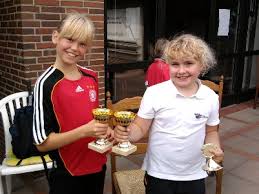 Insa Feldmann und. Anna Deeken den 1.Platz in ihrer jeweilgen Altersklasse