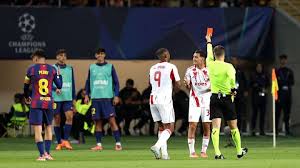 ¿Era válida la expulsión de Santiago Hezze en el partido del Olympiacos vs Barcelona en Champions?