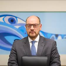 Governador interino do RJ admite que assumiu ‘abacaxi’ e promete demitir 6 mil não concursados