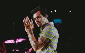 Harry Styles em São Paulo: venda de ingressos começa nesta segunda (26); saiba valores e onde comprar