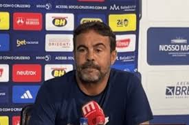 Cruzeiro vai atrás de volante? Artur Jorge abre o jogo sobre janela de transferências