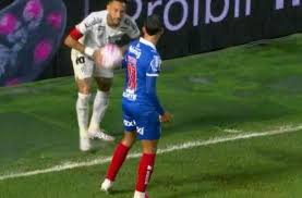 Insanidade no 1º tempo na Vila: chances, dilúvio e confusão de Neymar