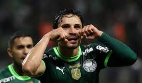 Palmeiras: Raphael Veiga vive dilema final entre ‘estátua’ no Allianz e sonho europeu