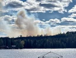 Skogsbrand i Dalarna - helikoptrar i luften