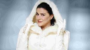 Cecilia Bartoli: “Pippo Baudo mi scoprì a ‘Fantastico’. Tifo per la Roma ma allo stadio non urlo”