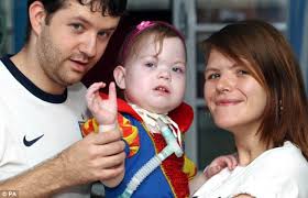 Maisie Harris, 3, whose brain forgets to tell her to BREATHE to leave Great Ormond Street ... - article-2444531-18850A9E00000578-974_634x407