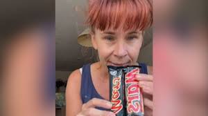 'Like a house brick': Cleaner finds Mars bar from 1991 weighing 56% more than today's version — ITVX