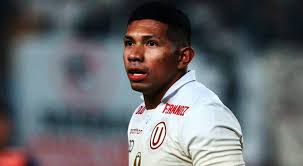 Edison Flores en acci&oacute;n con la camiseta de Universitario de Deportes