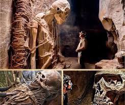 In a shocking fictional discovery, huge giant skeletons have been reportedly found lurking beneath the Grand Canyon. 📜 According to the mythical accounts, the colossal remains, measuring over 10 feet tall, were