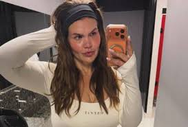 Thais Carla mostra treino na academia após eliminar 100 kg