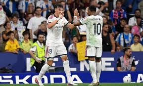 ريال مدريد يخطف فوزاً قاتلاً من إسبانيول في بداية مشواره بالدوري الإسباني